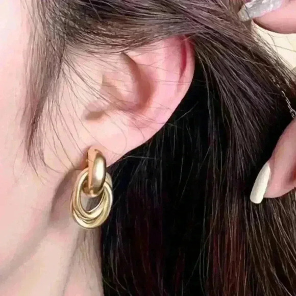 Geometric Alloy Stud Earrings - Picture 2 of 8